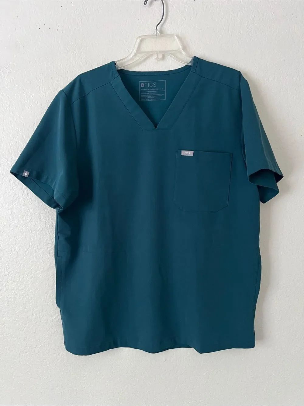 Like New! FIGS Chisec Three-Pocket Scrub Top PO#4910 Size L
